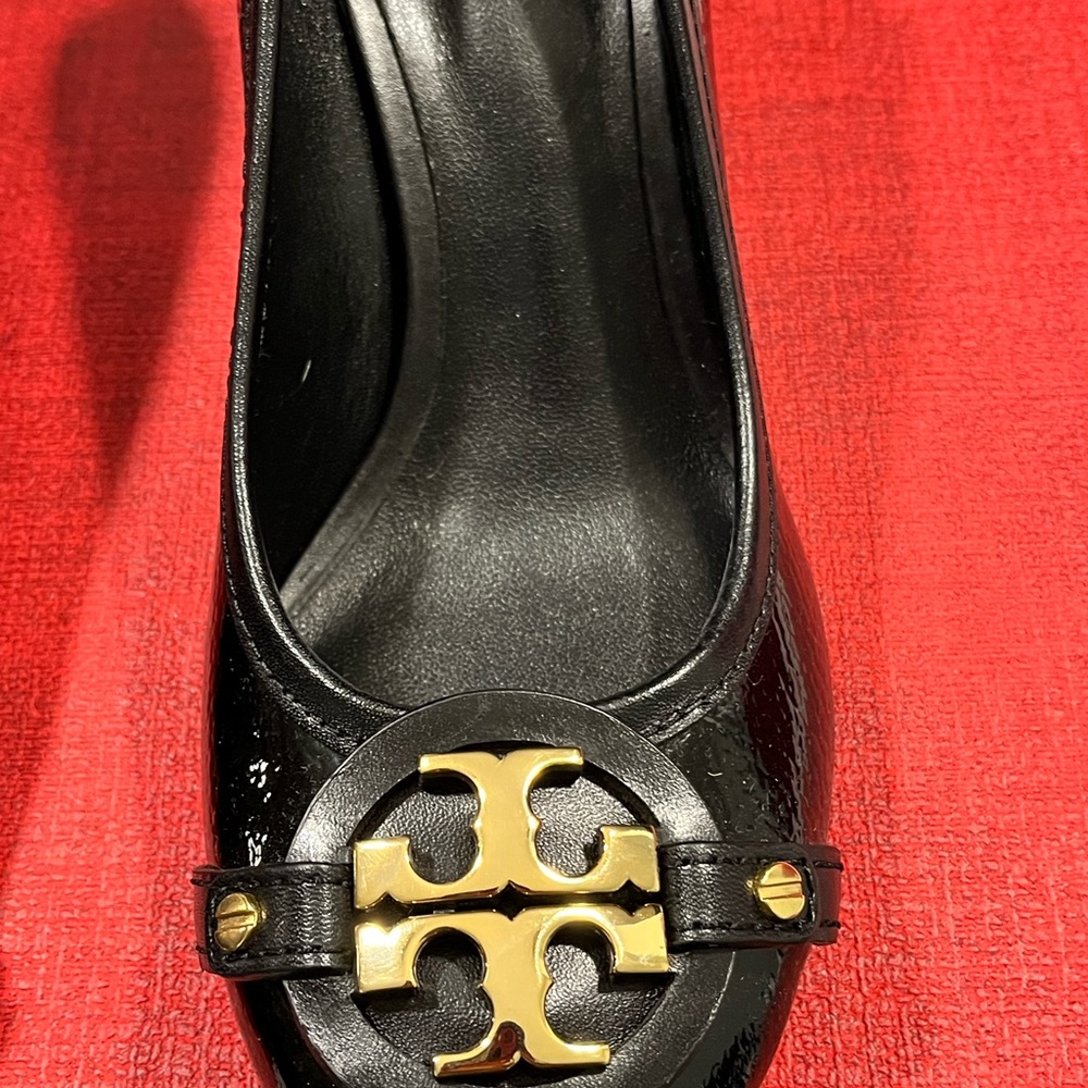 TORY BURCH PRE-LOVED AUTHENTIC SIGNATURE DOUBLE ‘T’ GOLD GENUINE LEATHER SHOES - Picture 13 of 17